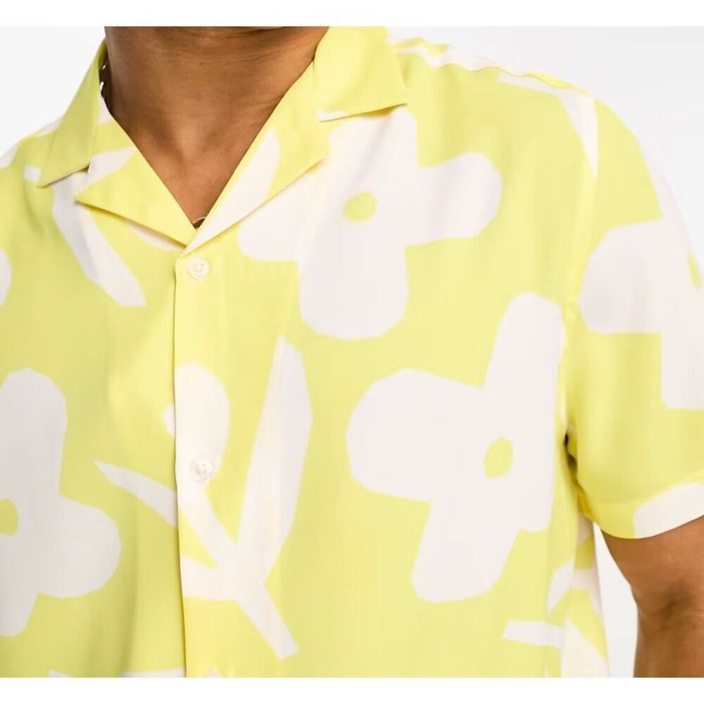 ASOS  men’s relaxed revere shirt, bright, yellow, white floral M